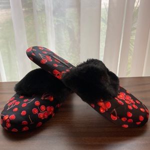 Victoria’s Secret slippers M